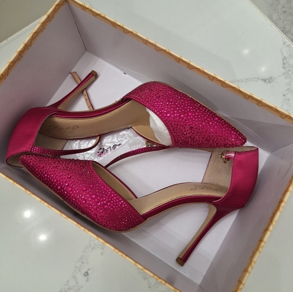 Jewel Badgley Mischka Jailene Fuschia Pumps - Picture 4 of 11